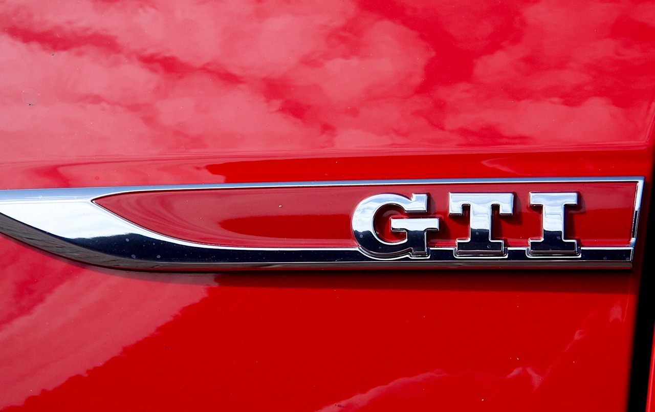 ‘18 VW GOLF GTI: RED HOT POCKET ROCKET!