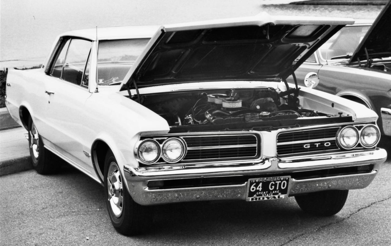 ’64 PONTIAC GTO IGNITES THE SUPERCAR REVOLUTION