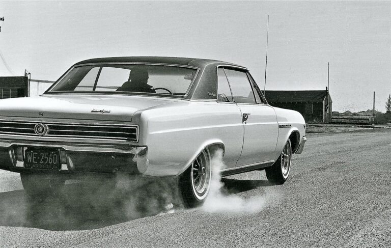 SKYLARK GS-400: HOWITZER WITH WINDSHIELD WIPERS!