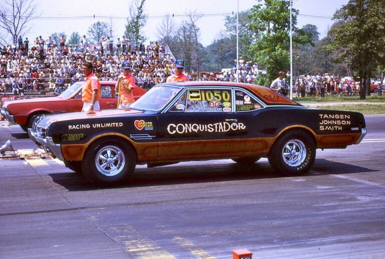 ’66 OLDS 4-4-2: TRI-POWER ROCKET!